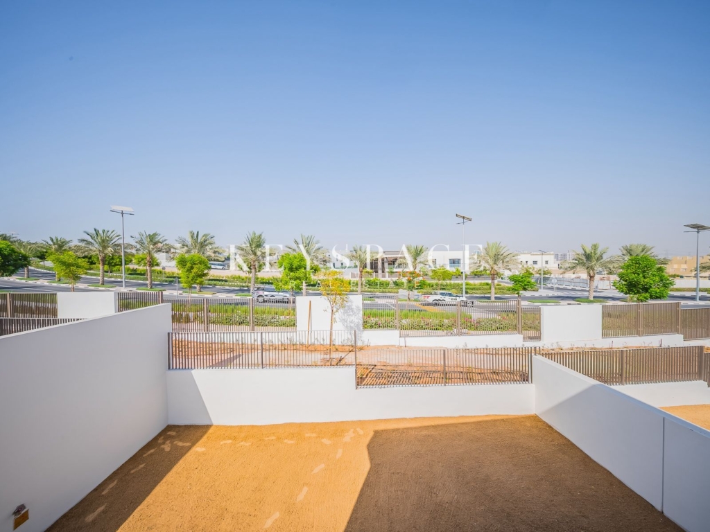 4BR TOWNHOUSE l UNFURNISHED l GATED COMMUNITY